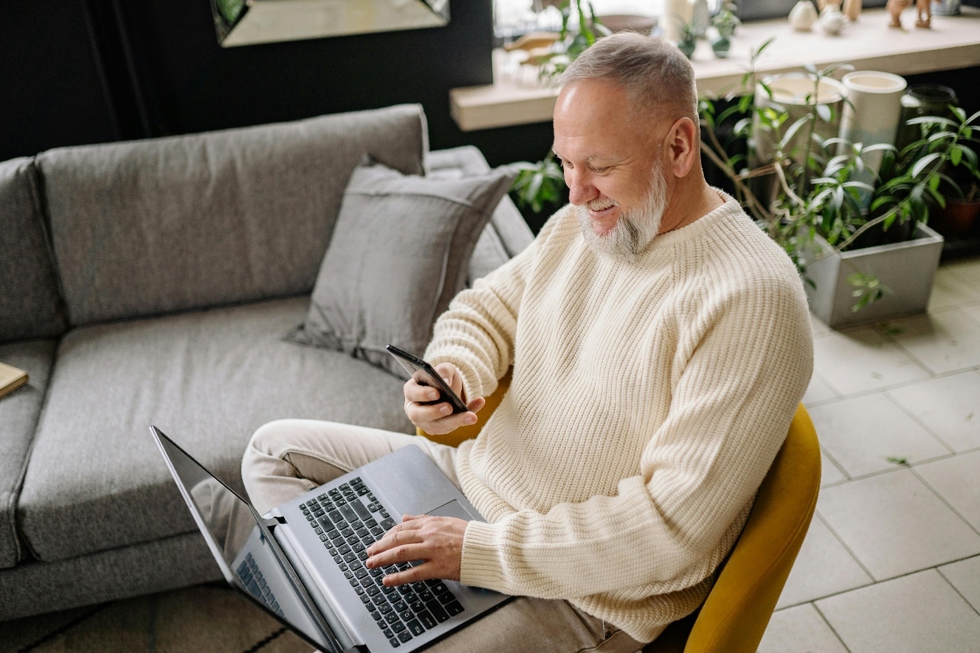 Person ordering medicine online